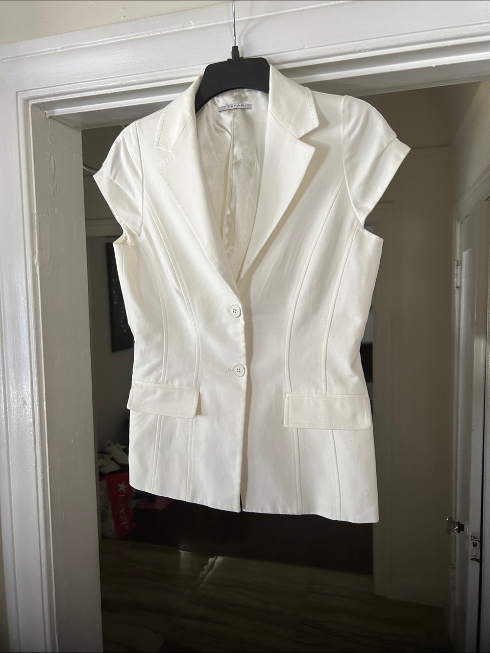 Elle Tahari woman’s  White Short-Sleeve Blazer Jacket